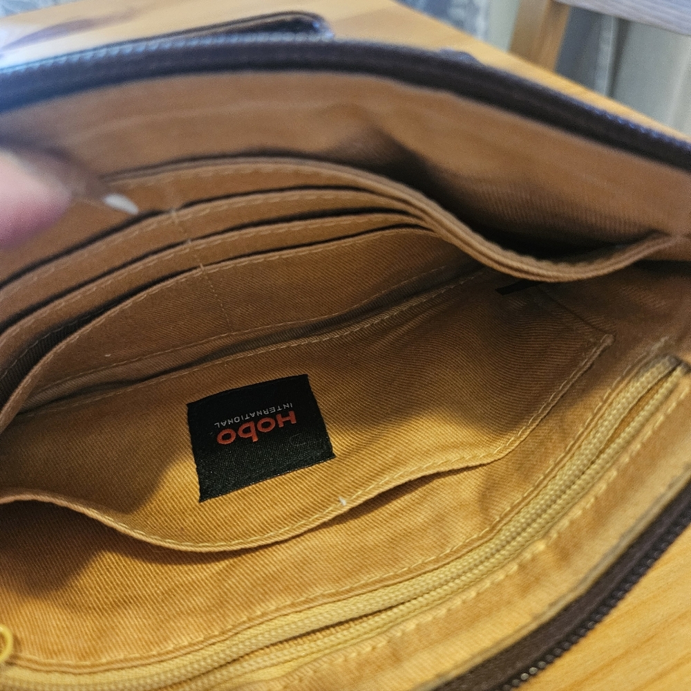 HOBO Crossbody Wallet Leather - Picture 7 of 8